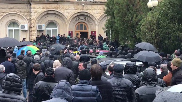 Штурм администрации президента Абхазии 9 января 2020 года. Скриншот видео