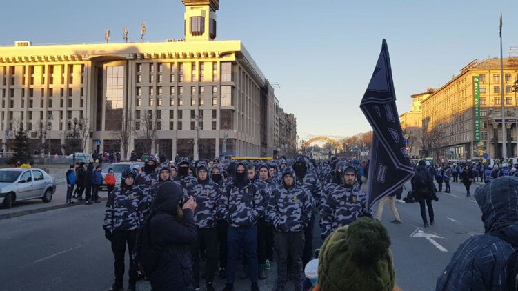 Праворадикальную группировку 