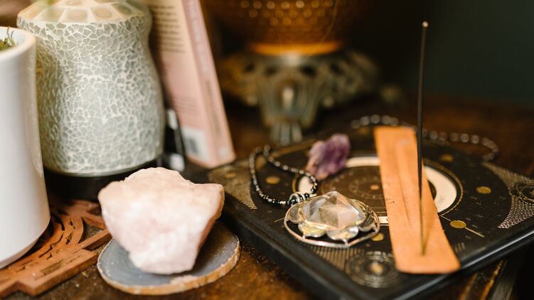 Гороскоп на 17 декабря - денежные обряды и талисманы благополучия. Фото: RODNAE Productions/pexels