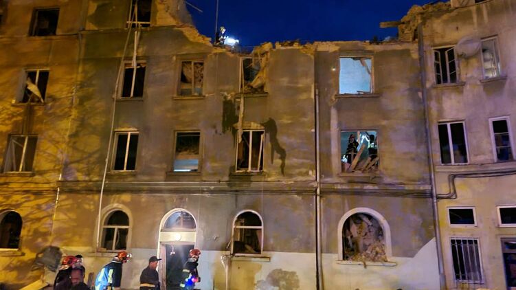 Во Львове ракета попала в многоэтажку, есть погибшие. Фото: Facebook