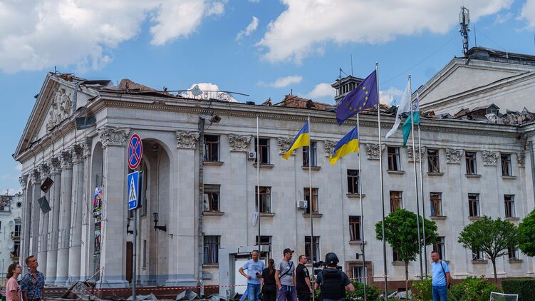 Последствия удара по Чернигову. Фото 