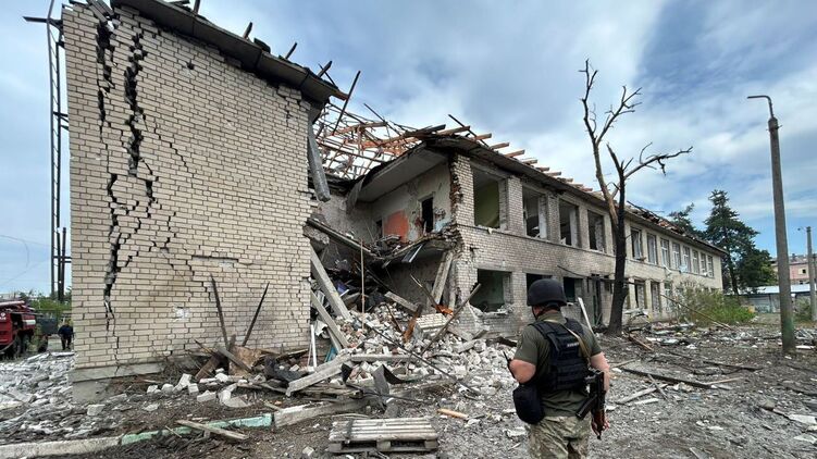 Последствия обстрелов на Донбассе