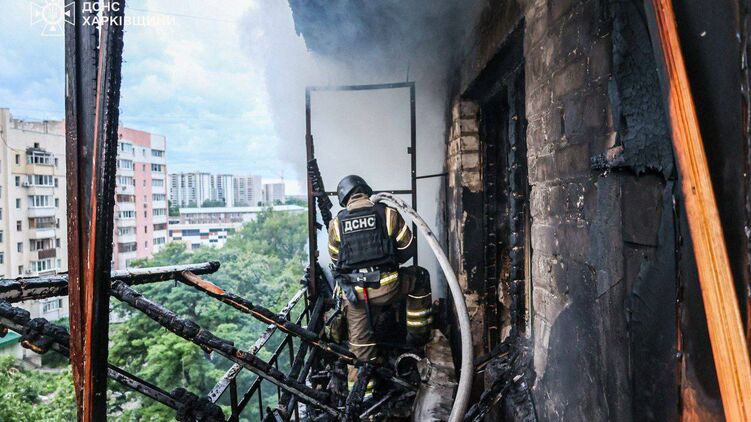 Наслідки вчорашнього обстрілу Харкова. Фото: ДСНС