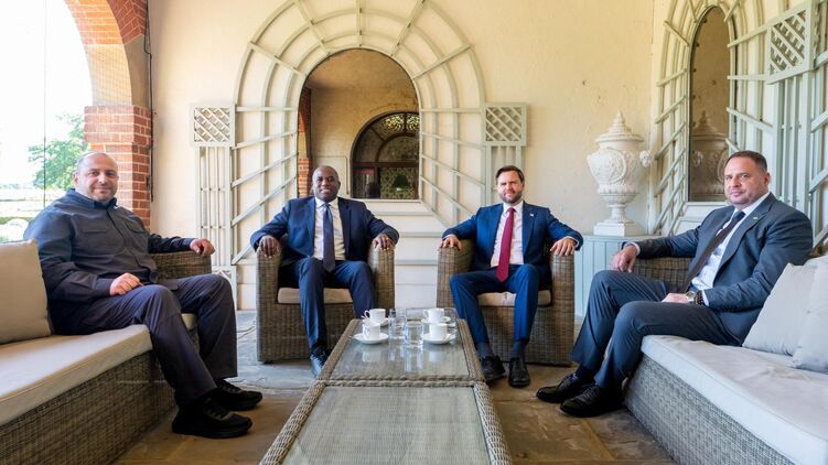 Вэнс, Ермак и Умеров в Лондоне