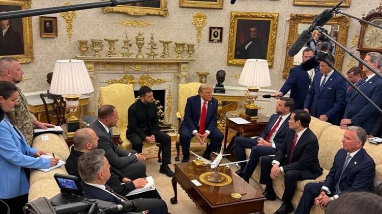 Зеленський. та Трамп. Фото з попередньої зустрічі у Білому домі