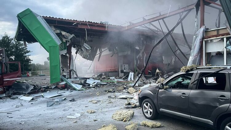 Разбомбленная заправка под Полтавой