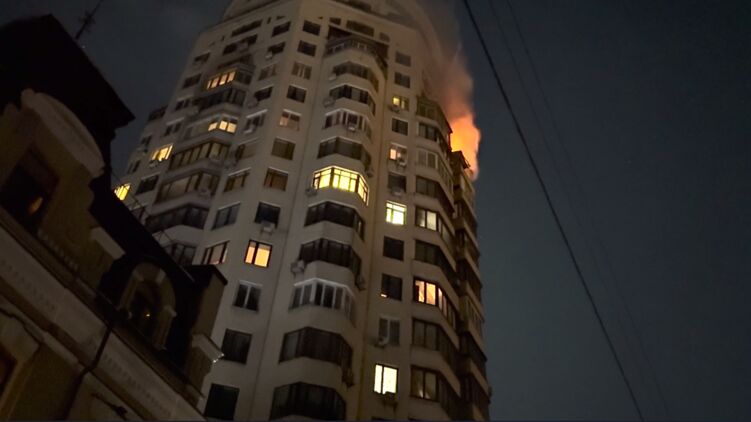 Наслідки удару по Києву. Фото: ДСНС