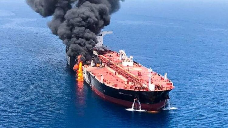В Ормзуском проливе по-прежнему блокированы нефтеперевозки. Иллюстративное фото: paluba.media