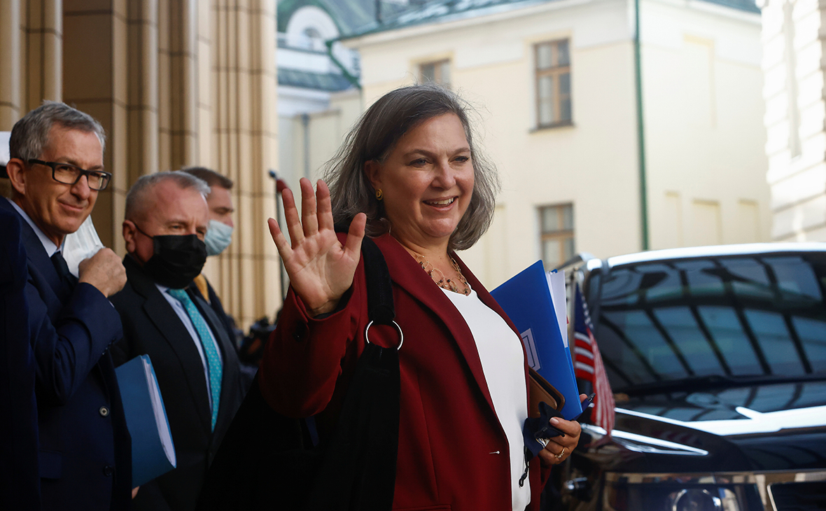 Нуланд пообщалась с Козаком