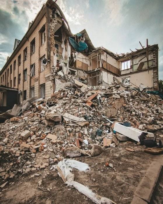 Разрушенное здание в Баштанке