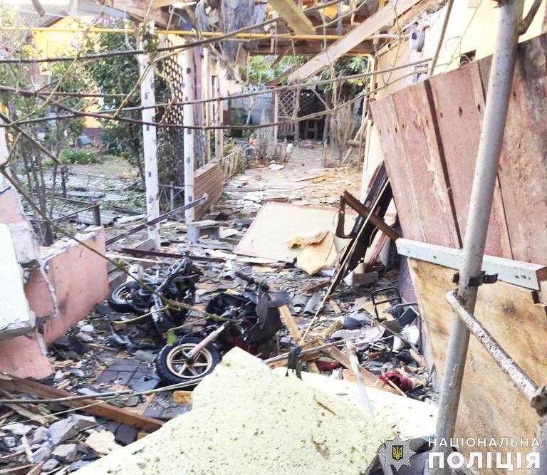Полиция Николаевской области опубликовала фото с последствиями ночных обстрелов Николаева и Очакова и уведомила о разрушениях и пострадавших