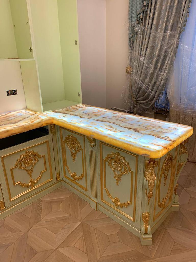 В киевских пабликах и соцсетях появилось объявление о том, что  за 280 тысяч долларов продается квартира Пшонка-стайл на Ярославовом Валу