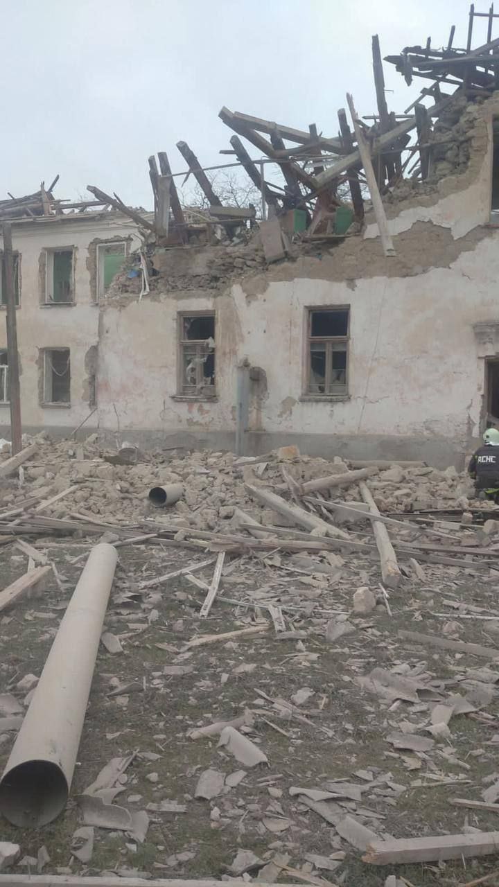 Кирилл Тимошенко опубликовал фото последствий обстрела Золотой Балки Херсонской области