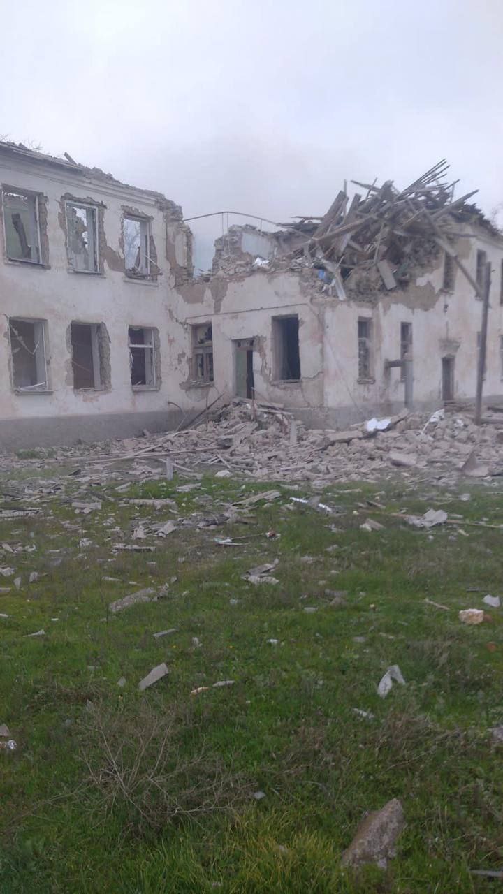 Кирилл Тимошенко опубликовал фото последствий обстрела Золотой Балки Херсонской области