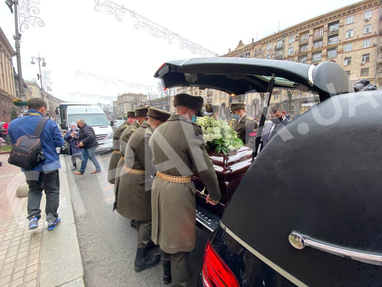 В КГГА закончилось прощание с Омельченко