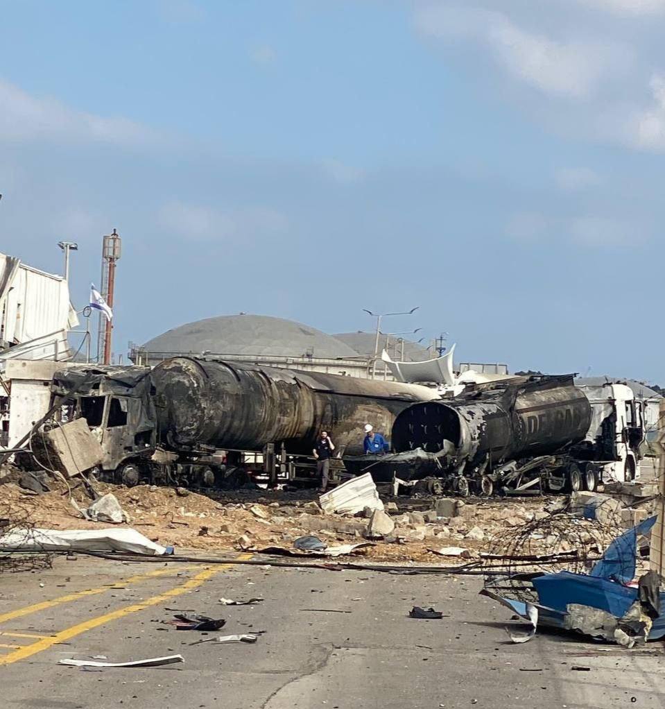 Фото израильского нефтеперерабатывающего завода в Хайфе после удара Ирана