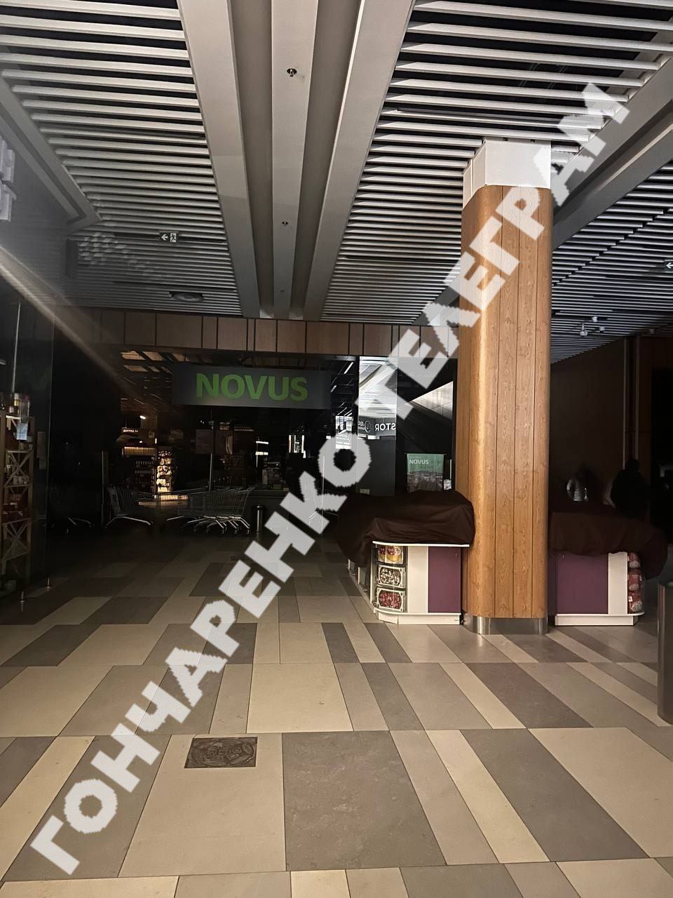 Фото закритого через відсутність світла супермаркету у Києві