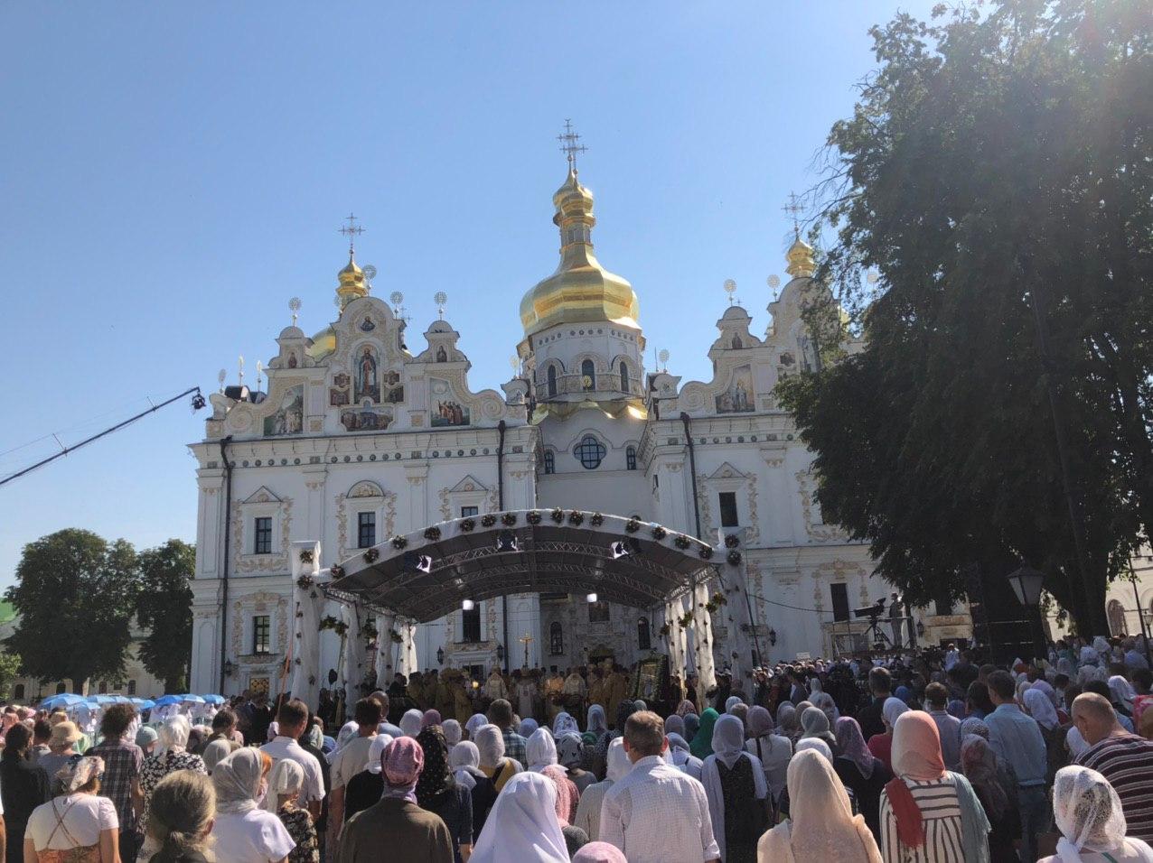 УПЦ проводит Божественную литургию в честь Дня крещения Руси