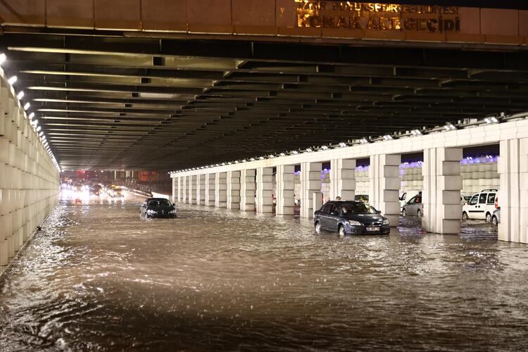 сильное наводнение в Измире