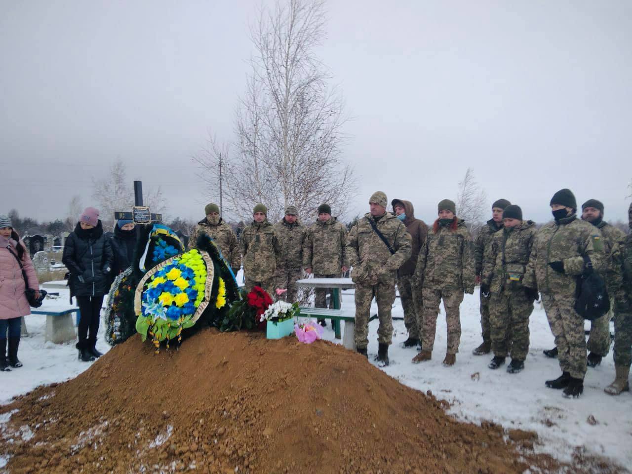 Могила военнослужащей