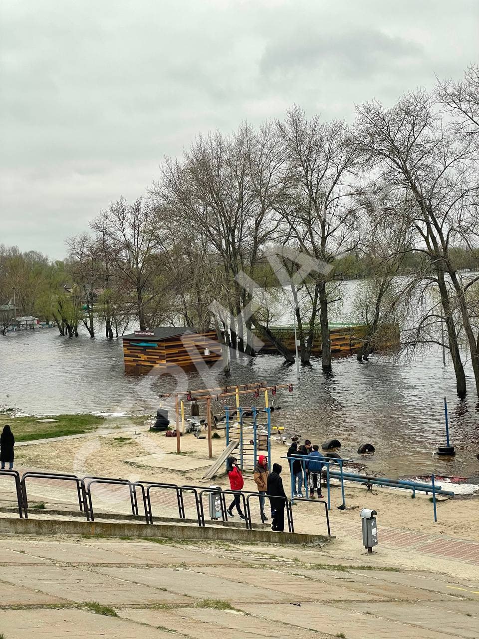 Вода на пляжі у Києві, фото 1