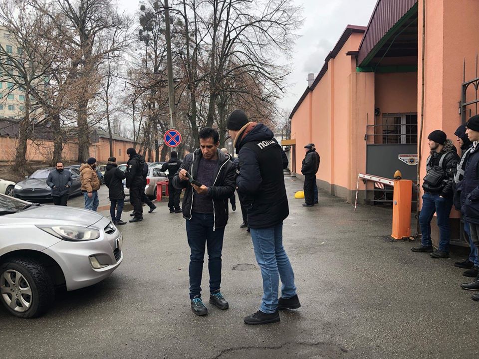 Обыск возле мечети в Киеве