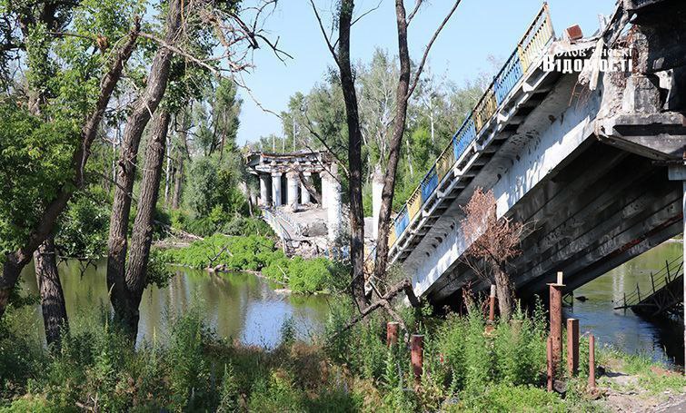 Зруйнований міст між Богородичним та Святогірськом. Фото 2