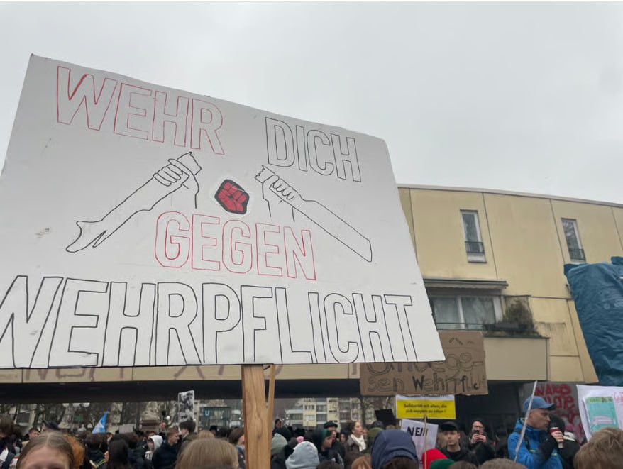 Фото демонстрації проти військового обов'язку в Німеччині. Джерело - телеграм