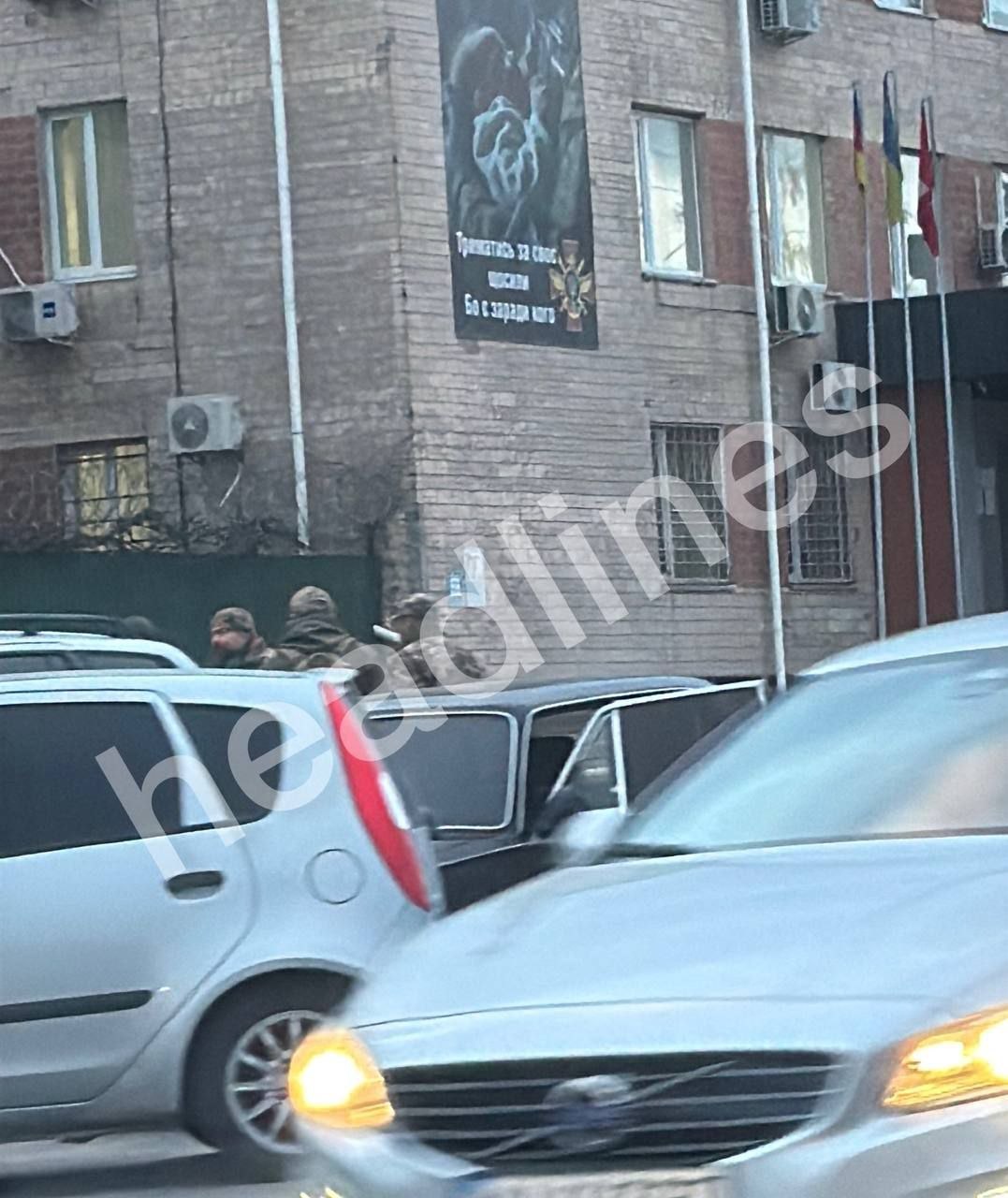Фото військових біля ТЦК Білої Церкви