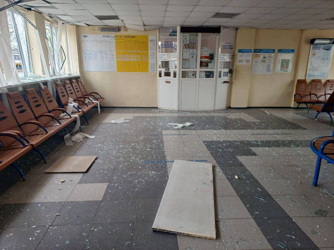 Фото разрушений в зале ожидания. Источник - Телеграм